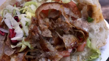 ¿Crisis en el paraíso del döner? Alemania lucha por su comida callejera favorita