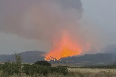 Francia arde: El incendio más devastador desde 1949 arrasa el sur del país