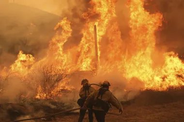 Incendios sin control en California: el drama anual que se intensifica con el cambio climático