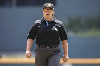 Jen Pawol hace historia en la MLB: Una mirada al avance femenino desde el diamante