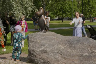 De Moominvalley al corazón del mundo: 80 años de magia, ternura y resistencia cultural