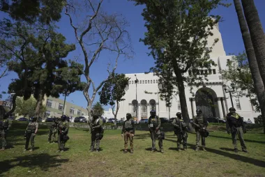 El despliegue militar en MacArthur Park: ¿defensa nacional o teatro político?