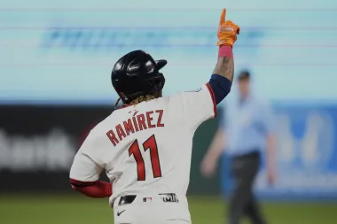 Una noche de gigante: José Ramírez entra en la historia de los Guardians con su 27º juego con múltiples jonrones