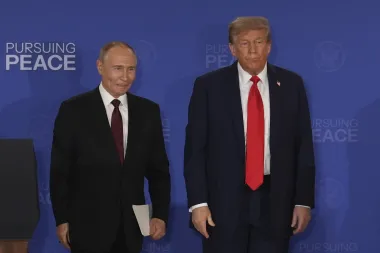 Trump y Putin: un encuentro con alfombra roja, sin acuerdos ni respuestas
