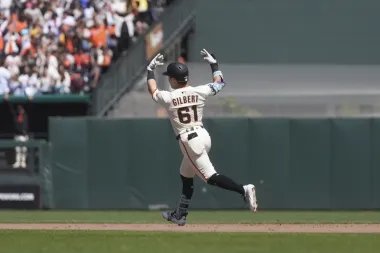 Remontadas, héroes inesperados y un toque humano: Un fin de semana vibrante en la MLB