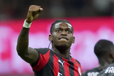 Debut agridulce para el Milan: victoria en la Copa Italia, gol de Leão... ¿y una lesión preocupante?