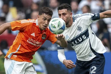 Sébastien Haller: El renacer de un guerrero dentro y fuera del campo