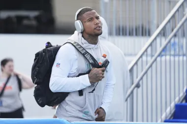 Lesiones, esperanza y estrategia: cómo los Dolphins y Vikings se preparan para una exigente temporada