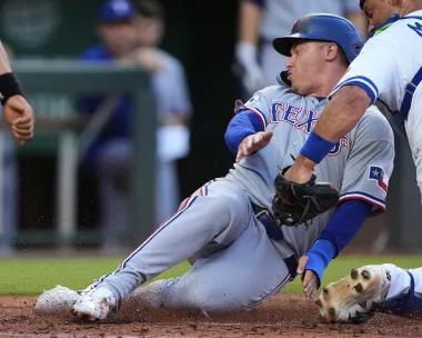 Noche explosiva en Kansas City: los Royals vencen a los Rangers con poder y precisión