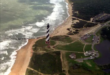 Obstinación frente al océano: la lucha eterna por mantener los Outer Banks conectados al mundo