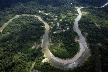 El Amazonas al borde del colapso: una cumbre entre promesas incumplidas y el rugido indígena