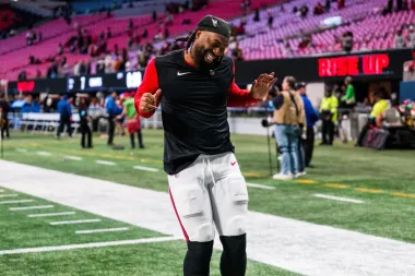 La guerra de los linebackers: Judon, Bonitto y los movimientos estratégicos que redefinen la NFL