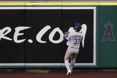 ¿Debería Mookie Betts volver al jardín derecho?: El dilema defensivo de los Dodgers