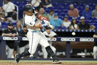 El renacimiento de Sandy Alcántara y la explosión de los Marlins ante los Cardenales