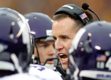 El escándalo que sacudió el deporte universitario: Hazing, despidos y el caso Pat Fitzgerald