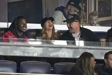 Amor, Pop y Touchdowns: El Romance de Taylor Swift y Travis Kelce que Conquistó al Mundo