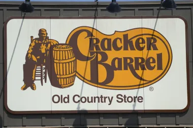 Cracker Barrel y el precio de modernizar la nostalgia: ¿Fracaso de branding o error de comunicación?