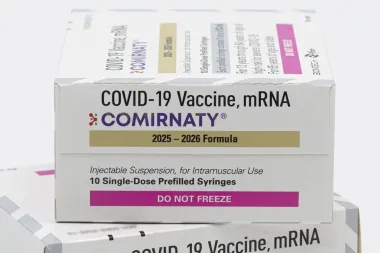 El futuro incierto de las vacunas contra la COVID-19 en EE.UU.: ¿protección restringida para millones?