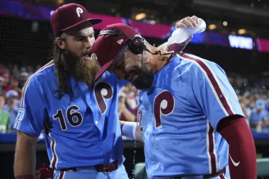 Kyle Schwarber y una noche para la historia: cuatro jonrones y una lluvia de récords en Filadelfia