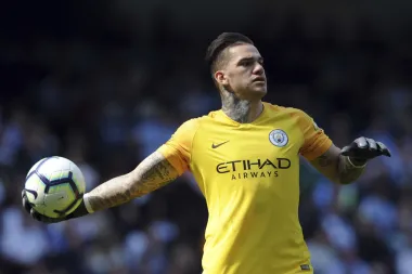 El Manchester City se reinventa: ¿Apuesta audaz o error en la portería?