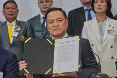 Crisis política en Tailandia: entre maniobras parlamentarias, disputas monárquicas y el fantasma del pasado militar