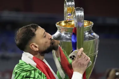 Gianluigi Donnarumma: ¿El nuevo Ederson de Guardiola?