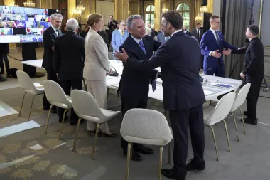 Ucrania en el tablero global: el pulso de la diplomacia y las garantías de seguridad