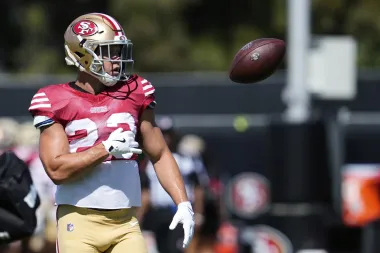 Christian McCaffrey y su nueva lucha contra las lesiones: ¿riesgo o esperanza para los 49ers?