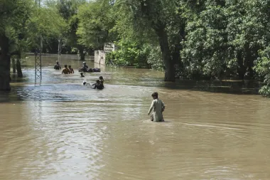 La emergencia climática que ahoga a Pakistán: Entre desbordes, desplazamientos y una amenaza transfronteriza