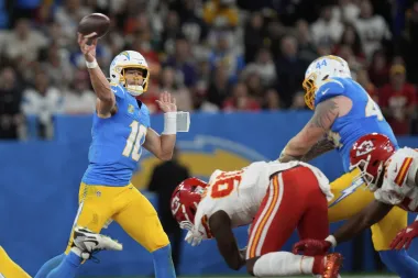 Brasil vivió su noche de NFL: Herbert brilló, Mahomes cayó y el ‘show’ quedó en deuda