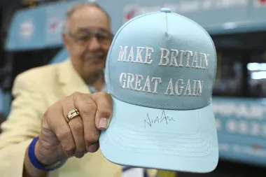 Nigel Farage y el Renacer del Populismo en Reino Unido: ¿Camino al Poder o Ficción Polí­tica?