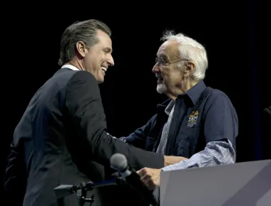 John Burton: el rugido liberal que transformó la política californiana