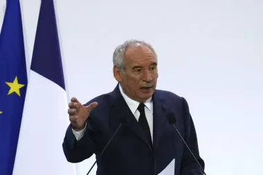 Francia al borde del caos político: ¿Puede Macron salvar su legado ante otra crisis gubernamental?