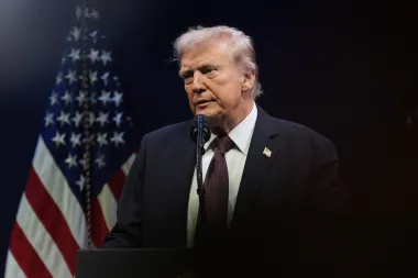 La guerra cultural de Trump llega a Hollywood y West Point: El caso Tom Hanks
