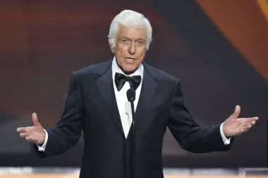 Dick Van Dyke cumple 100 años: una celebración cinematográfica a la altura de una leyenda