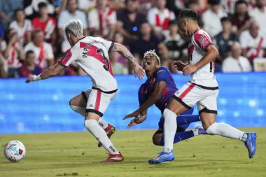 Barcelona sin estadio ni figuras: El gigante catalán frente a una temporada cuesta arriba