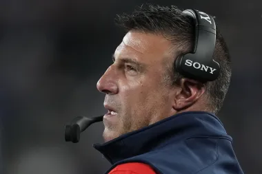 Tua Tagovailoa vs. Mike Vrabel: ¿Quién romperá su racha este domingo?