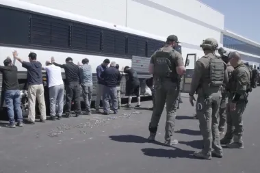Inversión extranjera vs. política migratoria: el choque que amenaza el futuro económico de EE.UU.