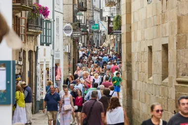 Santiago de Compostela en crisis: cuando el turismo amenaza con expulsar a sus habitantes