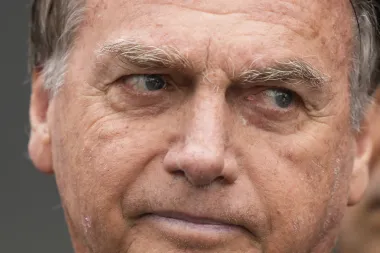 Bolsonaro entre la justicia, la política internacional y un Brasil dividido