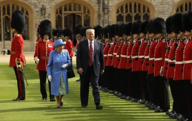 Deslices presidenciales ante la realeza británica: entre protocolos rotos y momentos incómodos