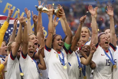 Alex Morgan: Más allá del campo, una pionera del deporte femenino