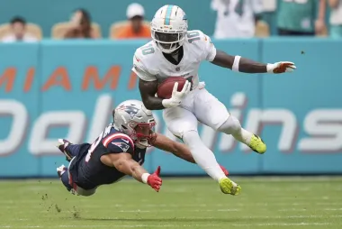 Mike McDaniel bajo fuego: ¿Puede el entrenador de los Dolphins revertir la crisis en Miami?