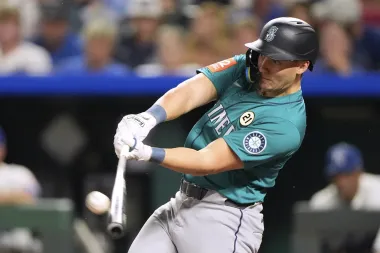 Cal Raleigh y los Mariners hacen historia en una noche mágica en Kansas City