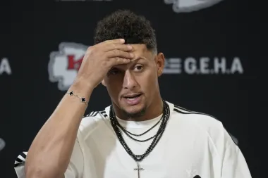 Mahomes cumple 30 entre lesiones y derrotas: ¿pueden los Chiefs salvar su temporada?