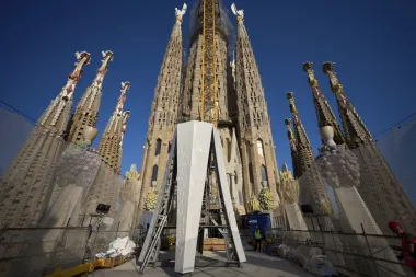 Sagrada Familia: la catedral infinita que está a punto de tocar el cielo