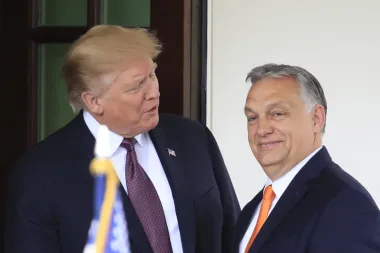 El modelo Orbán: ¿Está Donald Trump replicando la fórmula autoritaria húngara en EE.UU.?