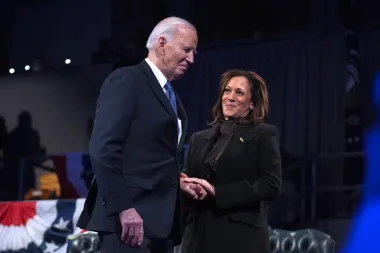 Kamala Harris y los 107 Días que Redefinieron una Candidatura Presidencial