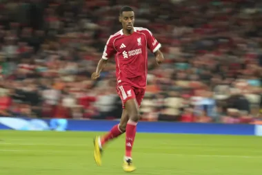 El Liverpool de Klopp apuesta fuerte: nuevos fichajes, rotaciones y el arduo camino a la gloria