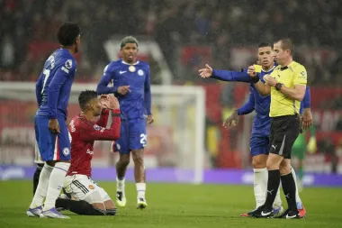 Una jornada de locura en el fútbol europeo: rojas, penales, récords y épicos empates